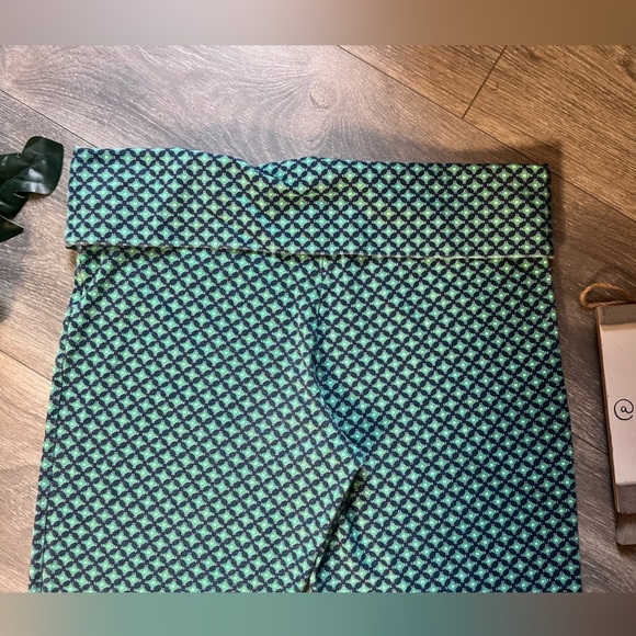 Abercrombie & Fitch Blue & Green Patterned Yoga Leggings. Size L - Picture 5 of 10